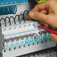 Cómo instalar un interruptor automático: instrucciones de instalación paso a paso