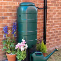 Sistema de recolección de agua de lluvia y opciones para usar agua de lluvia en la casa