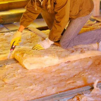 Izolace podlahy v dřevěném domě: pracovní postup + oblíbené ohřívače