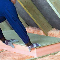 Isolation du plafond dans une maison au toit froid: types de radiateurs efficaces + notice d'installation
