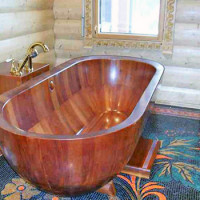 Salle de bain dans une maison en bois: les règles d'aménagement et les caractéristiques de la décoration