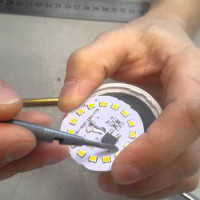 Samodzielna naprawa lampy LED: przyczyny awarii, czas i sposób samodzielnej naprawy