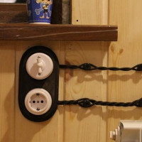 Jaký kabel provést v dřevěném domě: typy nehořlavého kabelu a jeho bezpečná instalace