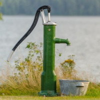 Pompe à eau manuelle DIY: un examen des meilleurs produits faits maison