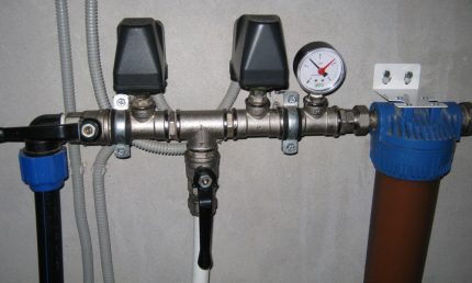 مقياس الضغط في نظام إمداد المياه بالمنزل
