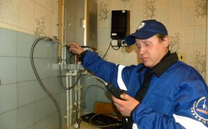 Kontrola plynového vybavení v domě řemeslníkem
